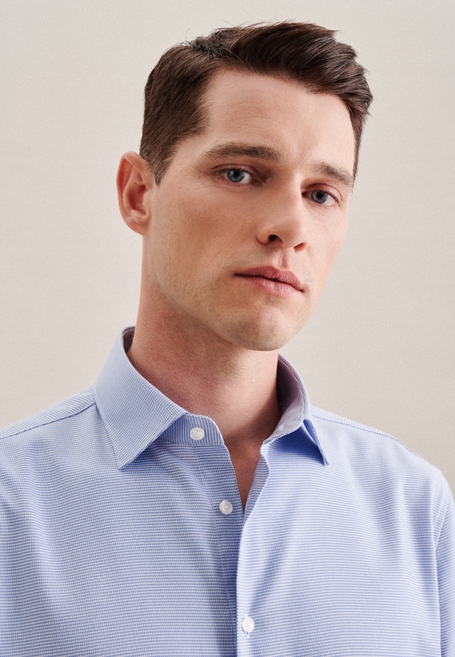 Non-iron Structure Short sleeve Business Shirt in Shaped with Kent-Collar in Light Blue |  Seidensticker Onlineshop