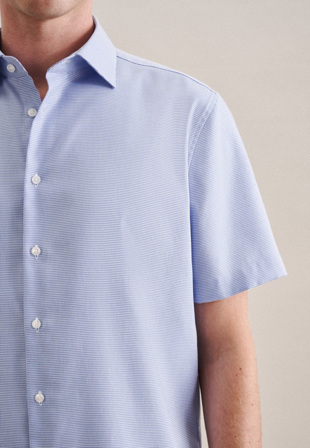 Non-iron Structure Short sleeve Business Shirt in Shaped with Kent-Collar in Light Blue |  Seidensticker Onlineshop