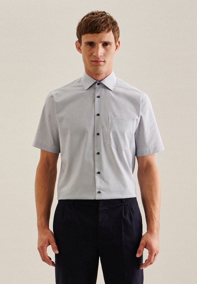 Non-iron Poplin Short sleeve Business Shirt in Regular with Kent-Collar in Medium Blue | Seidensticker online shop