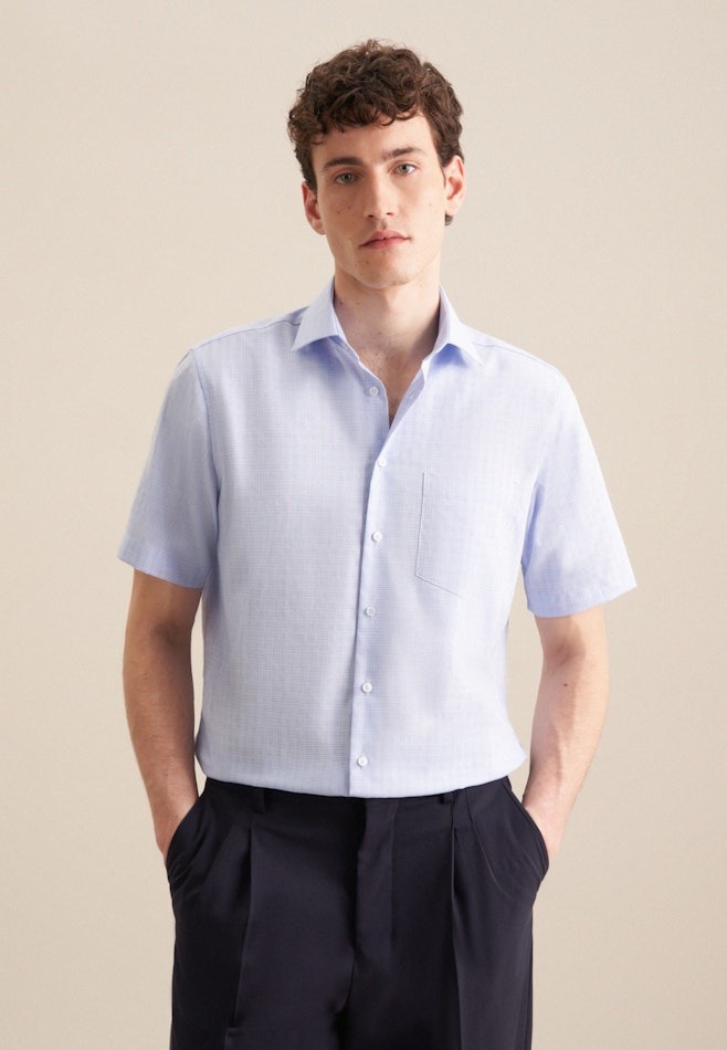 Non-iron Twill Short sleeve Business Shirt in Regular with Kent-Collar in Light Blue | Seidensticker online shop