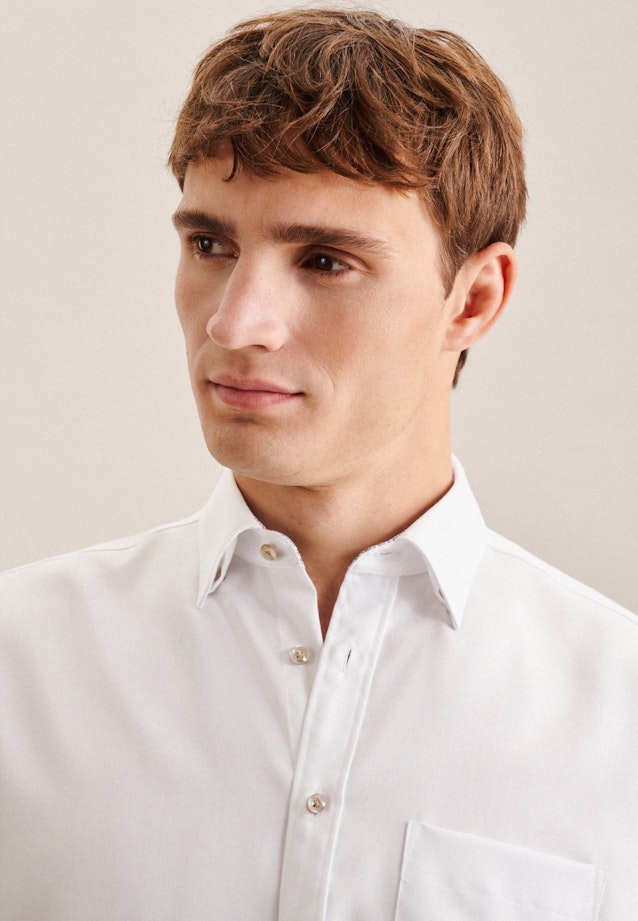 Bügelfreies Twill Business Hemd in Regular mit Covered-Button-Down-Kragen in Weiß |  Seidensticker Onlineshop