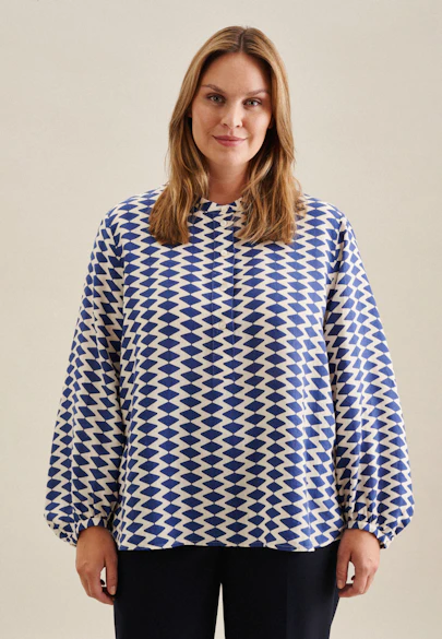 Stehkragenbluse Geometrische Muster in Mittelblau |  Seidensticker Onlineshop