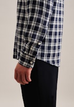 Leinen Casual Hemd in Regular mit Button-Down-Kragen in Dunkelblau |  Seidensticker Onlineshop