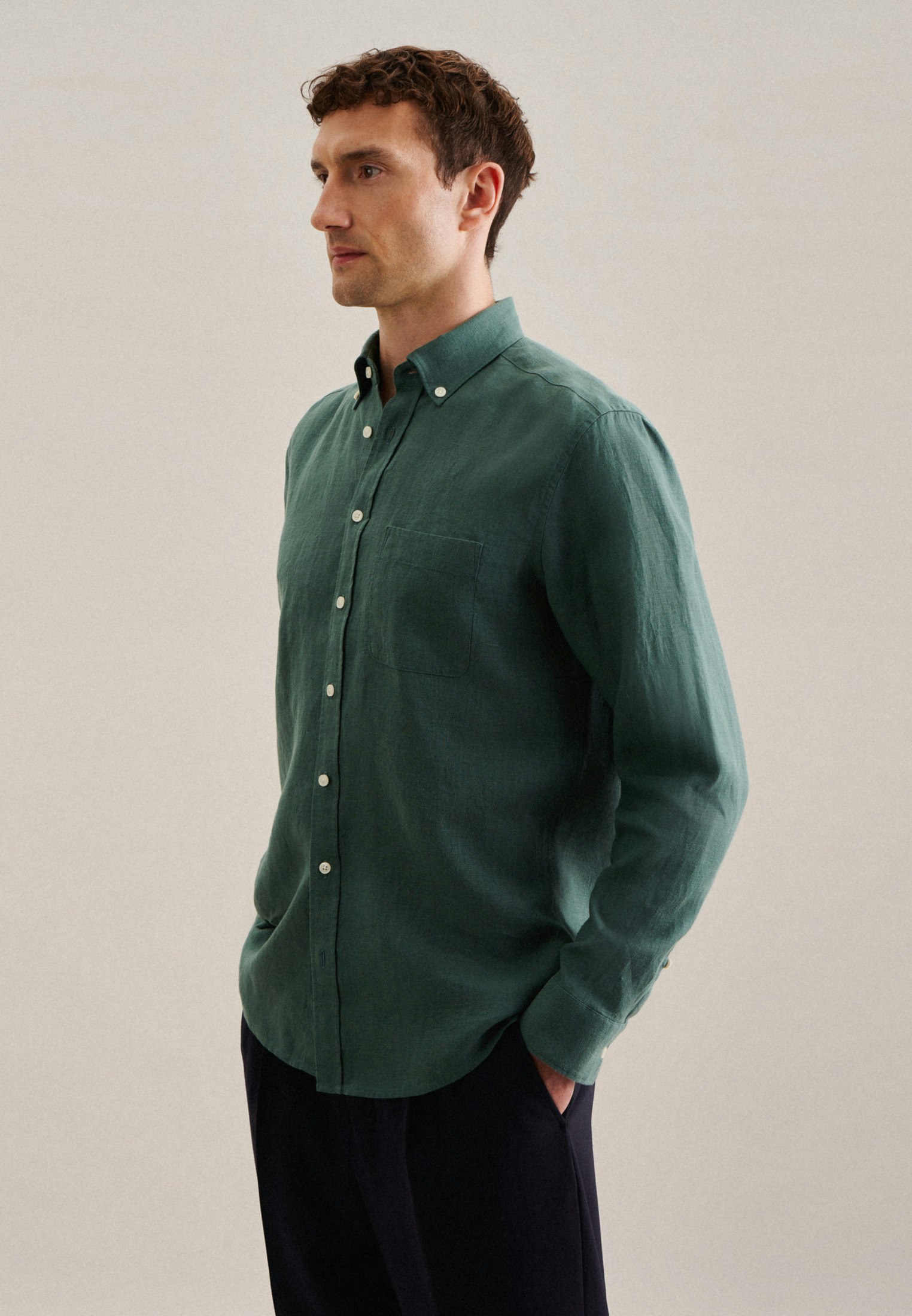 Leinen Casual Hemd in Regular mit Button-Down-Kragen Uni