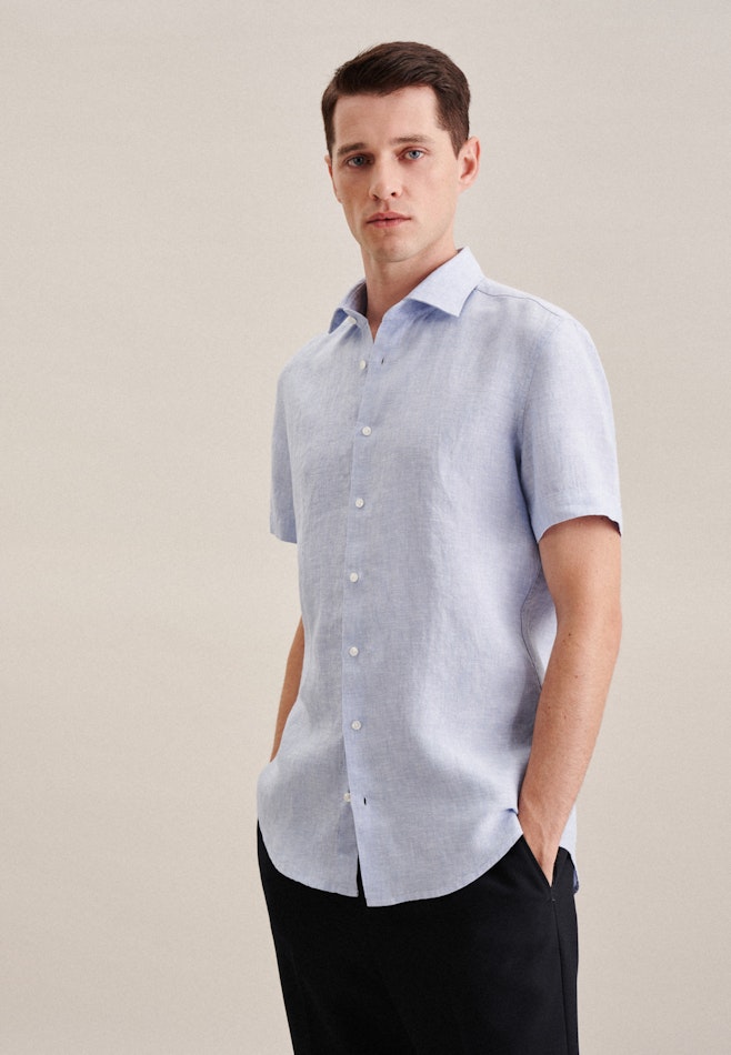 Linen Short sleeve Business Shirt in Shaped with Kent-Collar in Light Blue | Seidensticker online shop