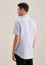 Linen Short sleeve Business Shirt in Shaped with Kent-Collar in Light Blue |  Seidensticker Onlineshop