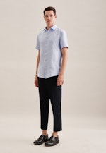 Linen Short sleeve Business Shirt in Shaped with Kent-Collar in Light Blue |  Seidensticker Onlineshop