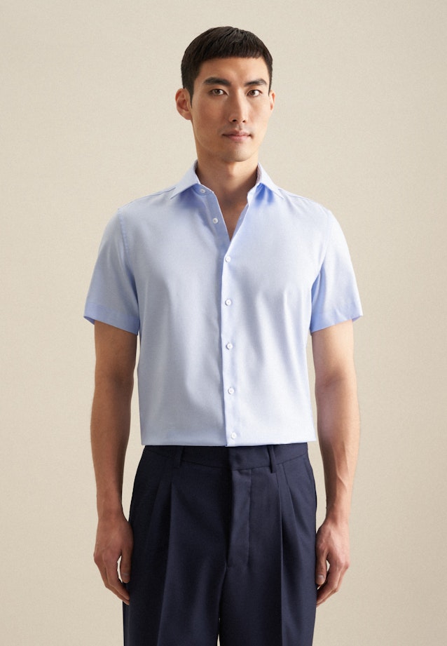 Non-iron Twill Short sleeve Business Shirt in Slim with Kent-Collar in Light Blue |  Seidensticker Onlineshop