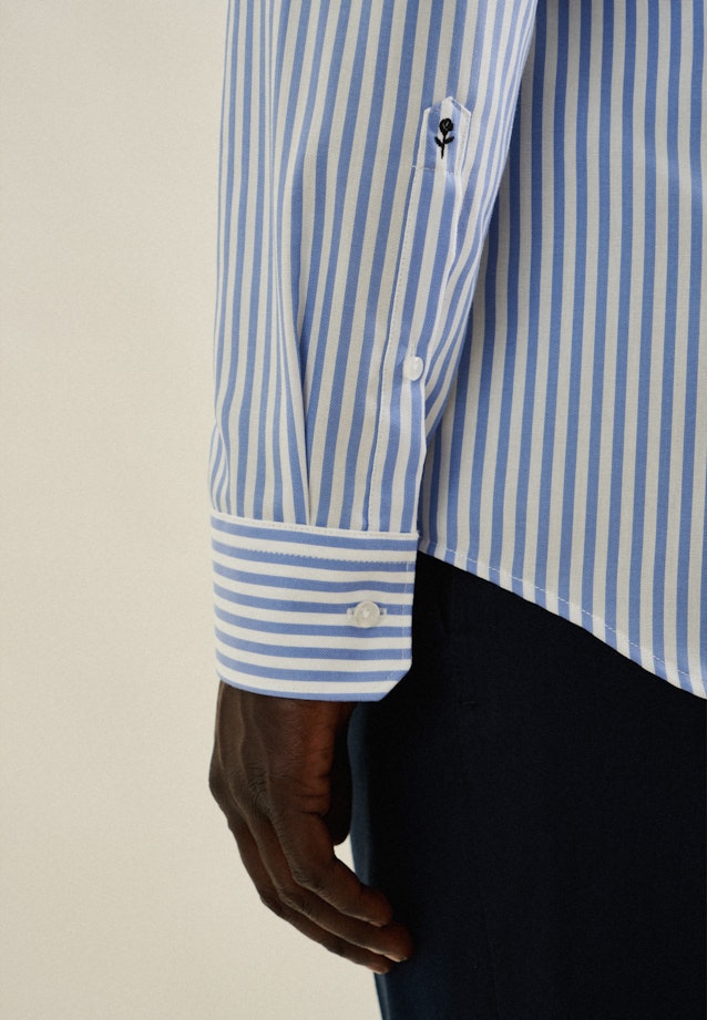 Non-iron Structure Business shirt in Shaped with Kent-Collar in Light Blue |  Seidensticker Onlineshop