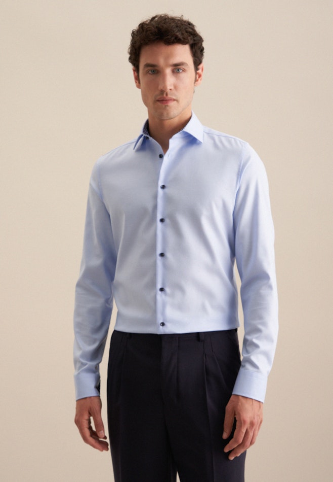 Non-iron Twill Business Shirt in Slim with Kent-Collar and extra long sleeve in Light Blue | Seidensticker online shop