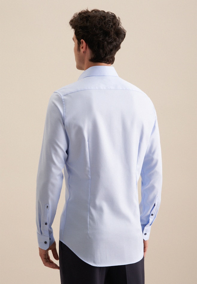 Non-iron Twill Business Shirt in Slim with Kent-Collar and extra long sleeve in Light Blue | Seidensticker online shop
