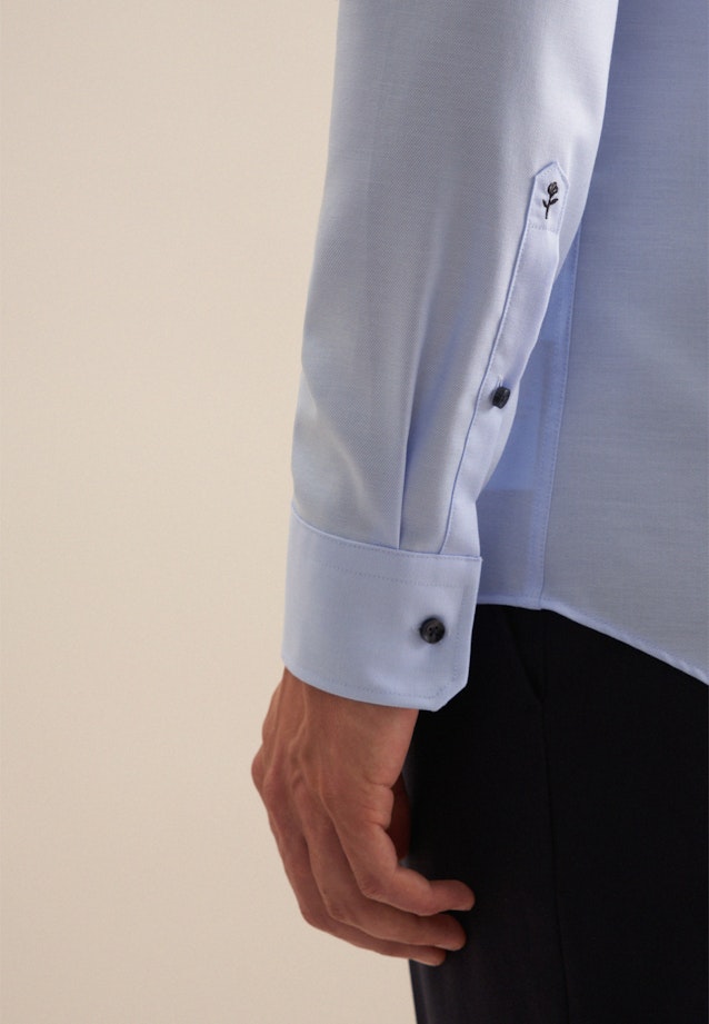 Non-iron Twill Business Shirt in Slim with Kent-Collar and extra long sleeve in Light Blue |  Seidensticker Onlineshop