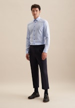 Non-iron Twill Business Shirt in Slim with Kent-Collar and extra long sleeve in Light Blue |  Seidensticker Onlineshop