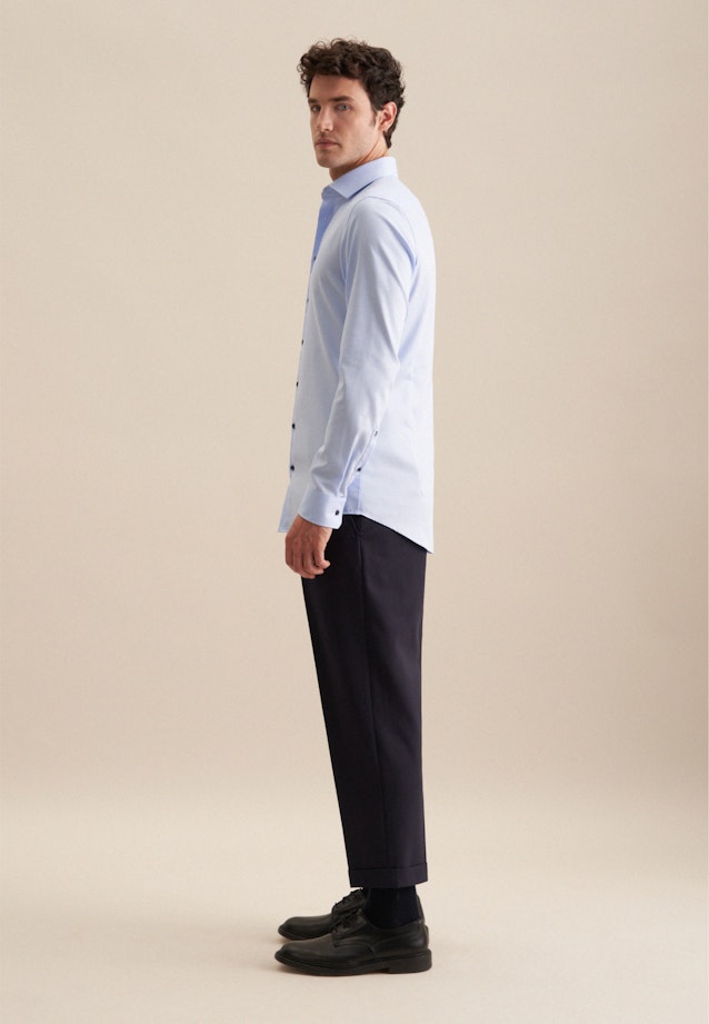 Non-iron Twill Business Shirt in Slim with Kent-Collar and extra long sleeve in Light Blue |  Seidensticker Onlineshop