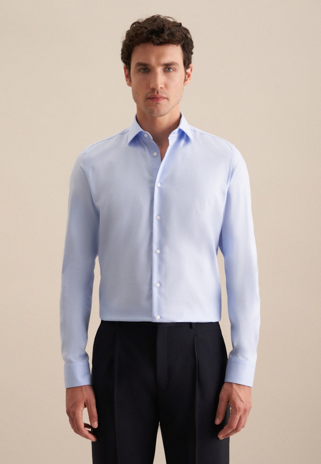 Non-iron Twill Business Shirt in Slim with Kent-Collar and extra long sleeve in Hellblau | Seidensticker online shop