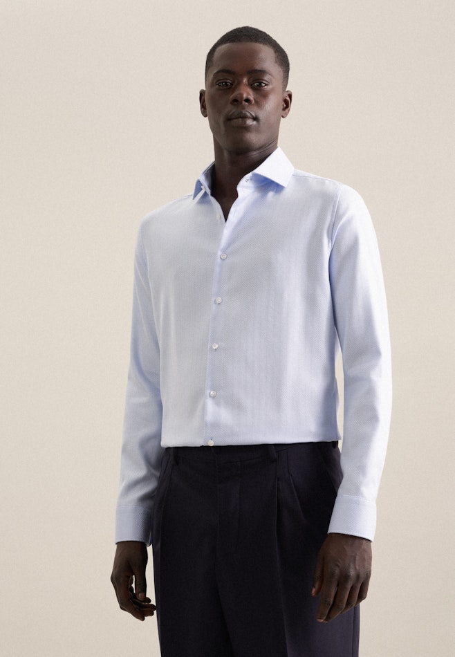 Non-iron Herringbone pattern Business Shirt in Shaped with Kent-Collar in Light Blue | Seidensticker online shop