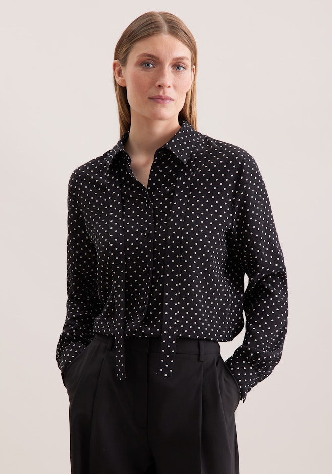 Hemdbluse aus Viskose mit abnehmbarer Schluppe in Schwarz | Seidensticker Onlineshop