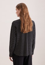 Hemdbluse aus Viskose mit abnehmbarer Schluppe in Schwarz |  Seidensticker Onlineshop