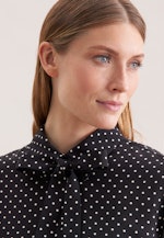Hemdbluse aus Viskose mit abnehmbarer Schluppe in Schwarz |  Seidensticker Onlineshop