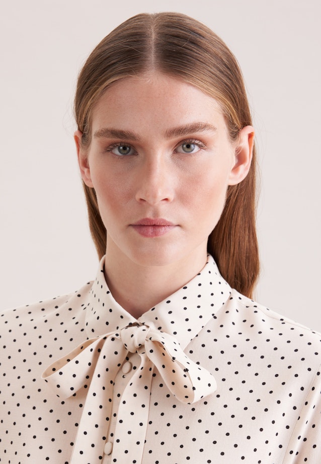 Hemdbluse aus Viskose mit abnehmbarer Schluppe in Ecru |  Seidensticker Onlineshop