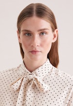 Hemdbluse aus Viskose mit abnehmbarer Schluppe in Ecru |  Seidensticker Onlineshop