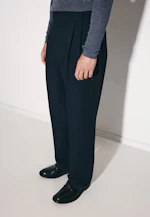 Wide-Leg Chino mit Bundfalten und adjustable waist in Schwarz |  Seidensticker Onlineshop