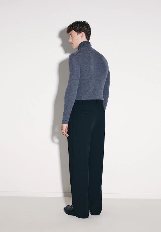 Wide-Leg Chino mit Bundfalten und adjustable waist in Schwarz | Seidensticker Onlineshop
