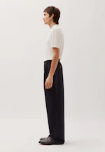 Wide-Leg Chino mit Bundfalten und adjustable waist in Noir |  Seidensticker Onlineshop