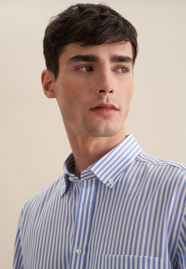 Non-iron Herringbone pattern Business Shirt in Regular with Button-Down-Collar in Light Blue |  Seidensticker Onlineshop