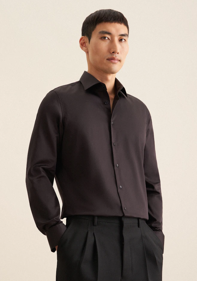 Shaped Chemise d'affaires Uni dans Noir | Boutique en ligne Seidensticker