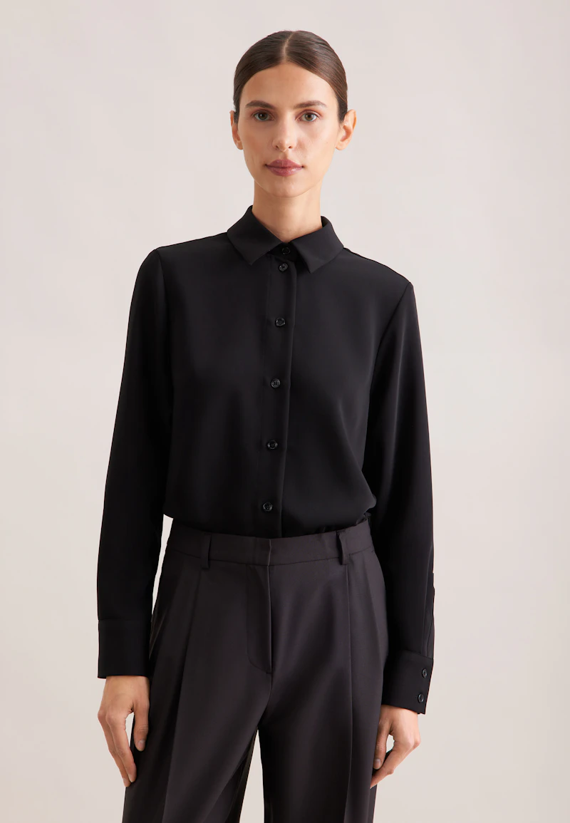 Hemdbluse aus fließender ware