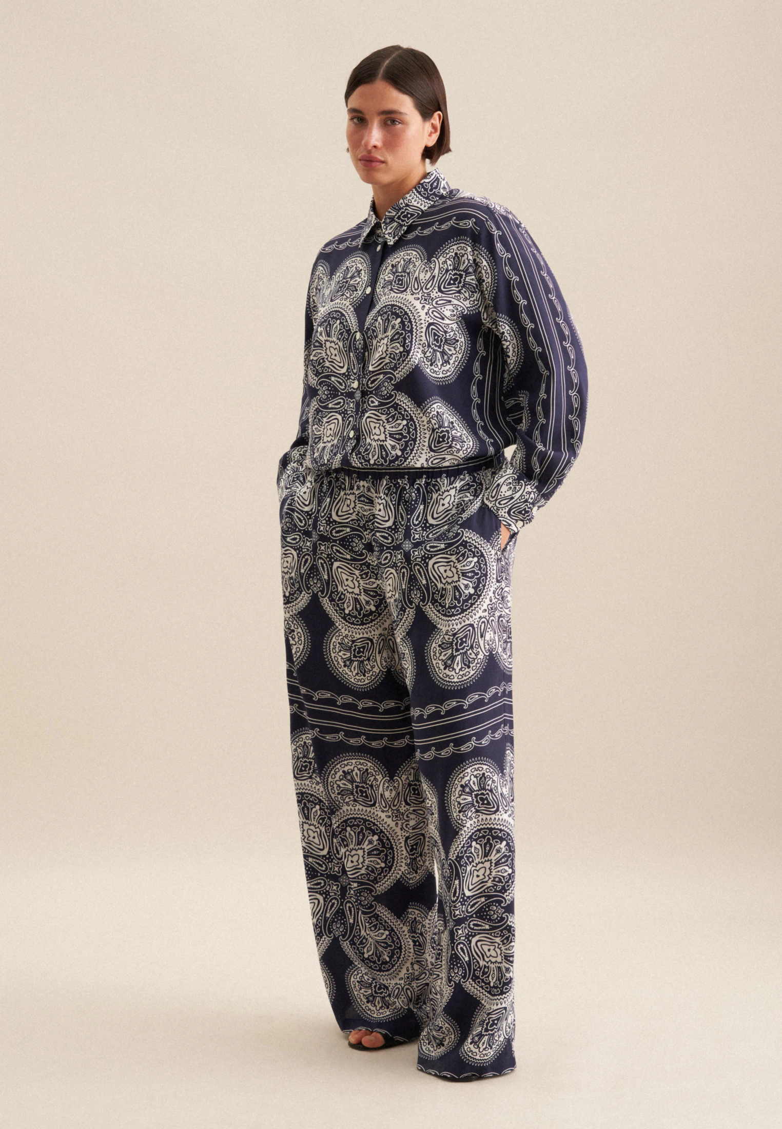 Regular Hose Tuchprint Blau