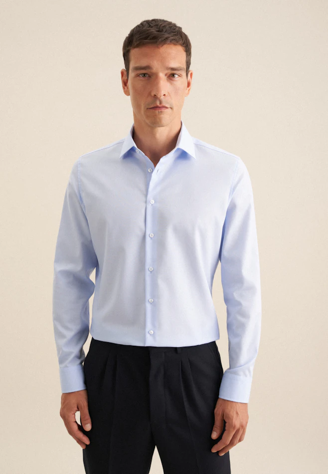 Shaped Chemise d'affaires Uni dans Bleu Moyen | Boutique en ligne Seidensticker