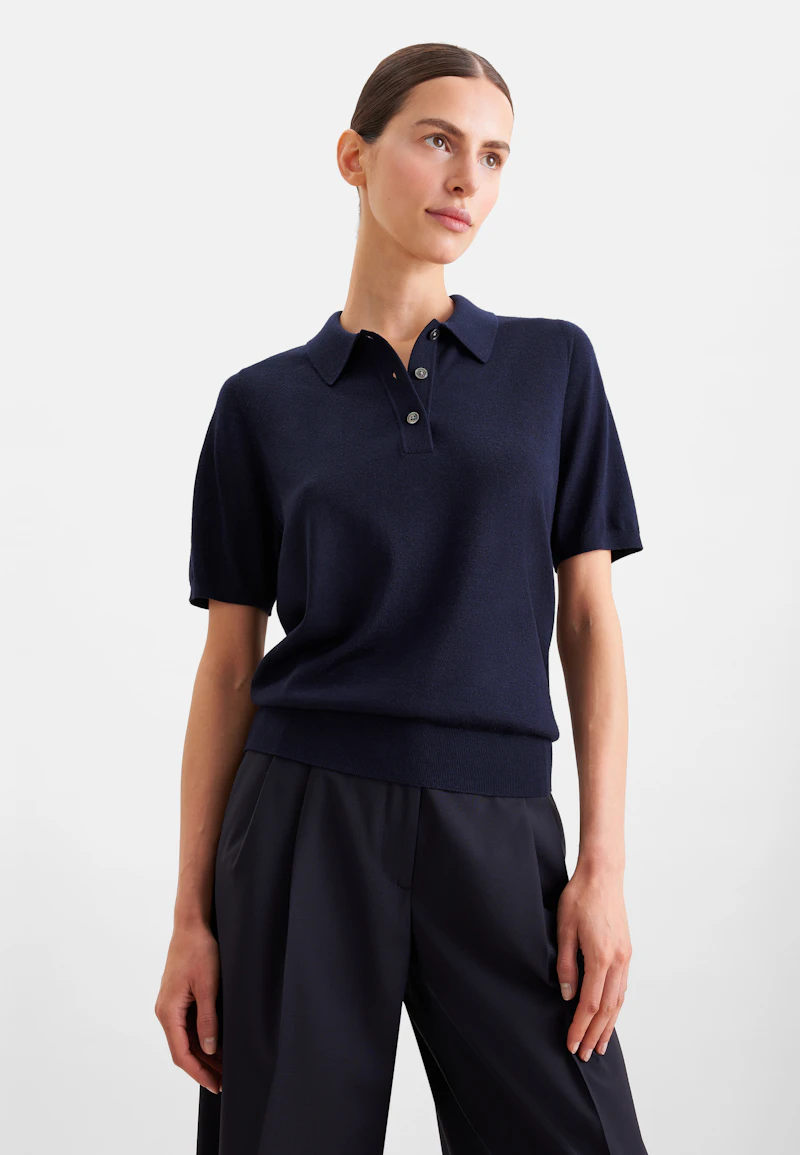 Lightweight knit polo shirt made of wool and silk
