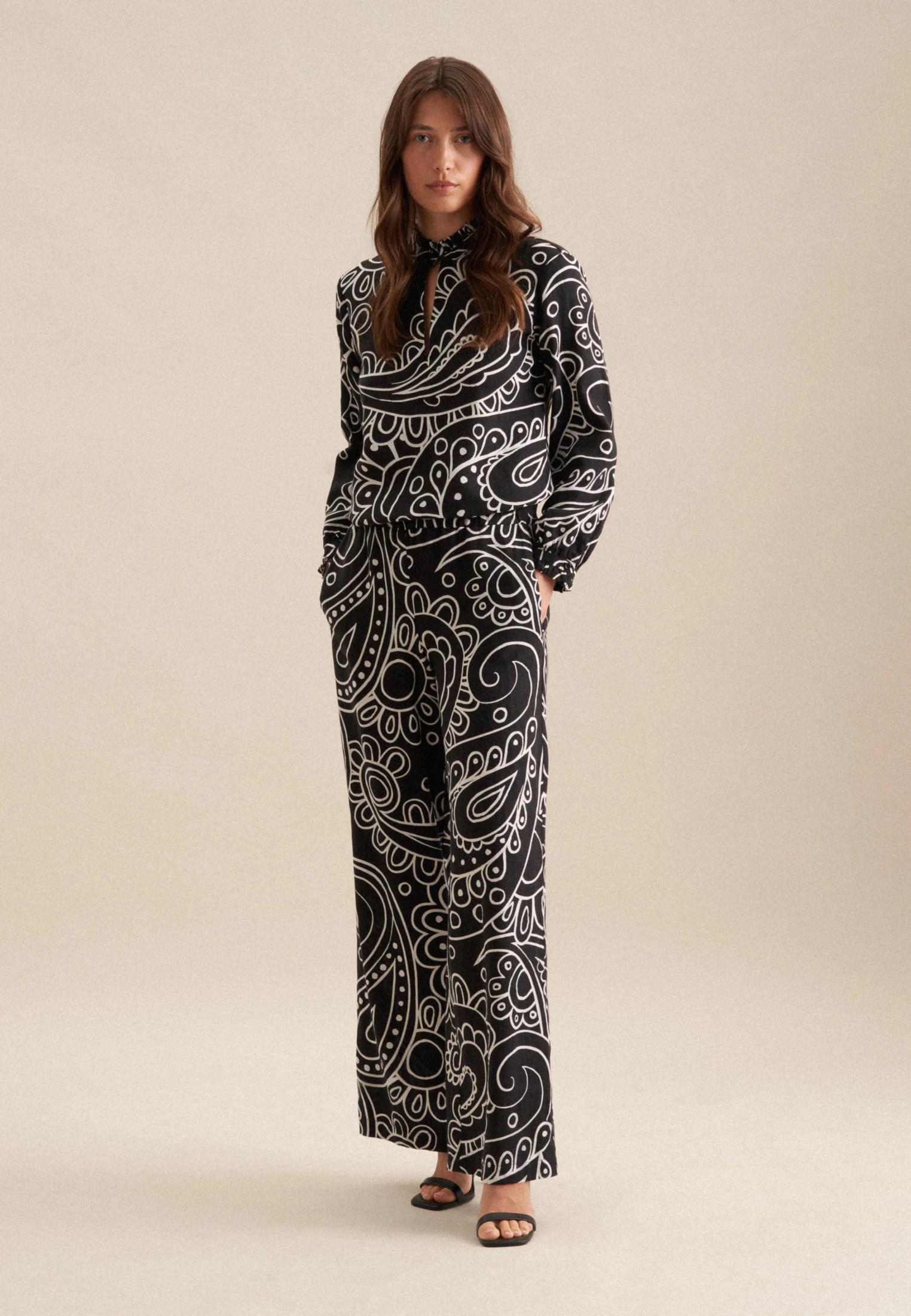 Regular Hose Paisley Schwarz