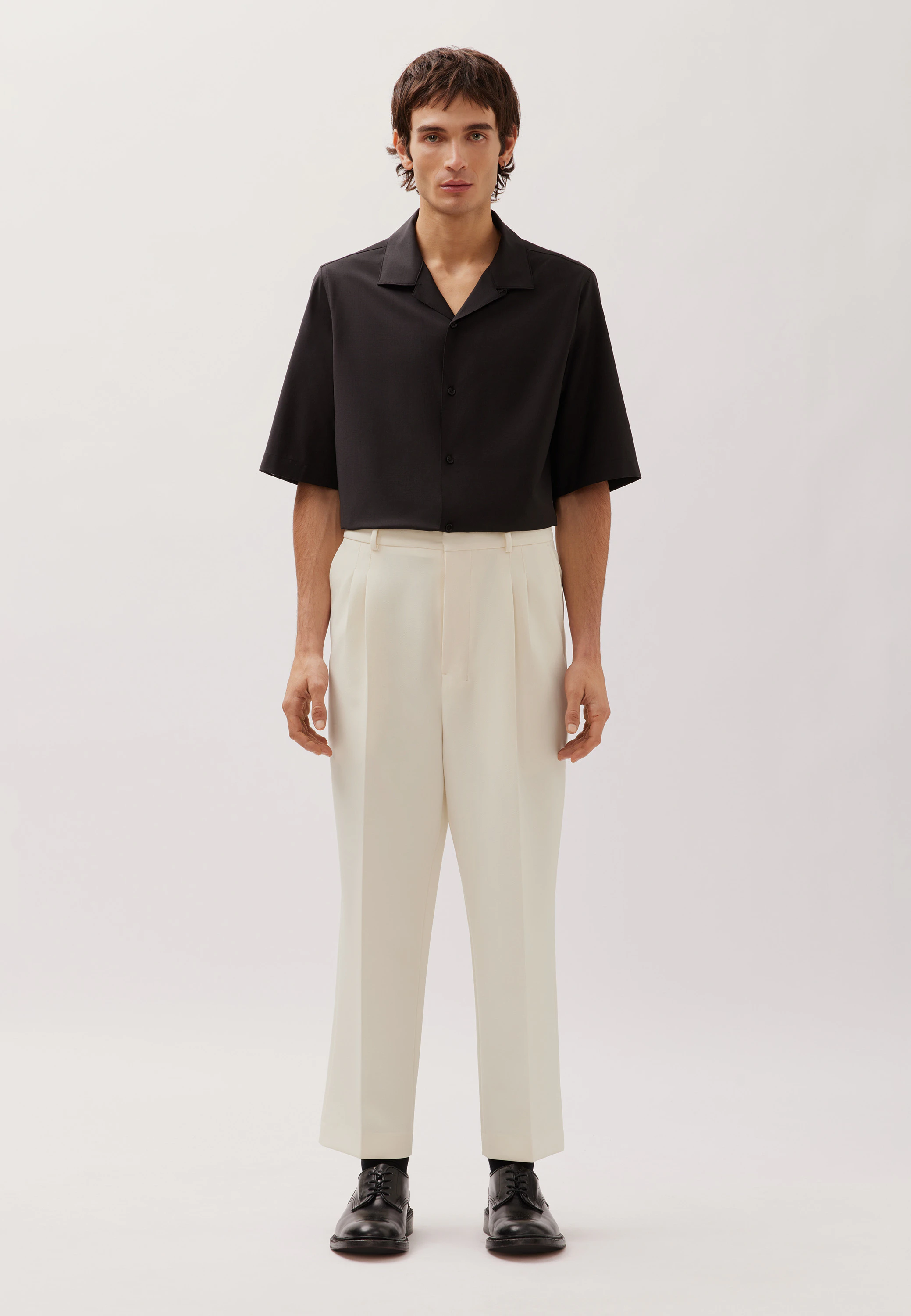 Chino Cropped mit Bundfalten Ecru