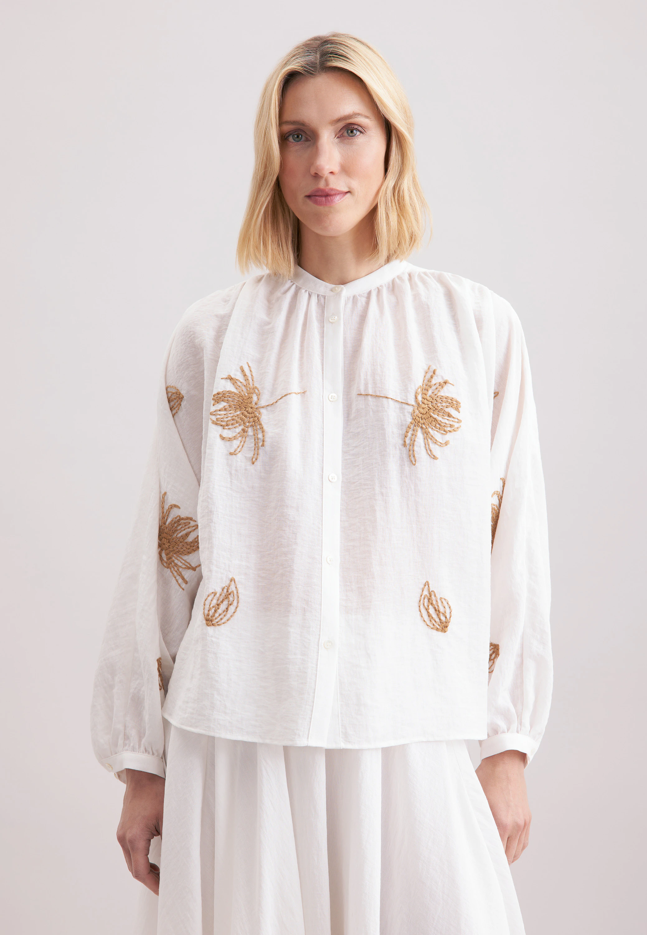 Stehkragenbluse Stickerei Ecru