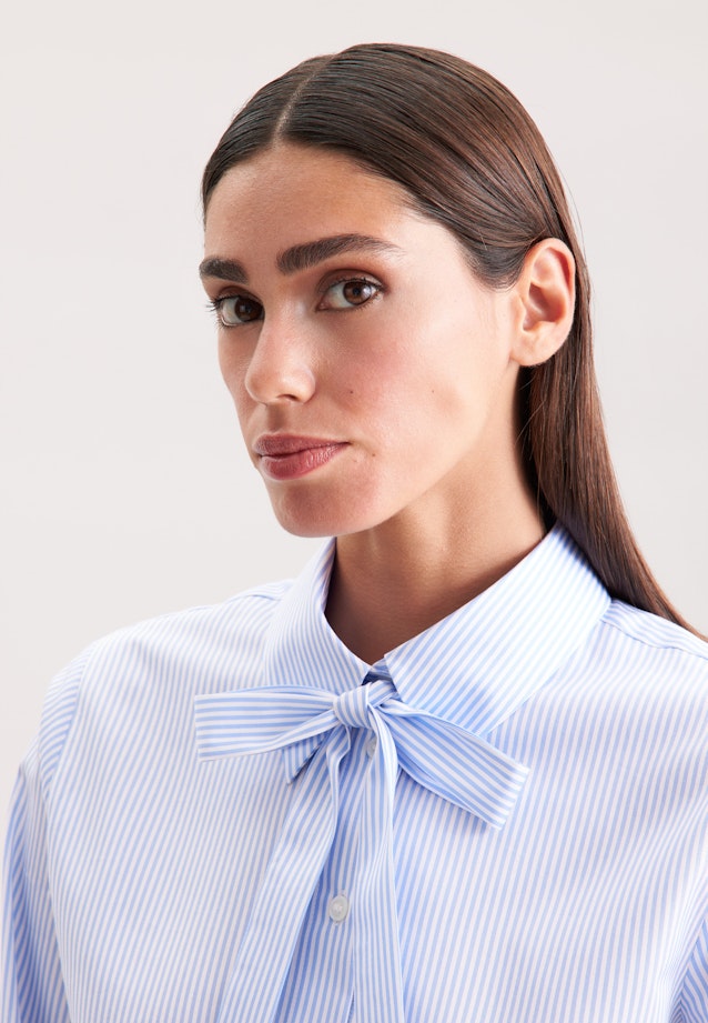 Hemdbluse mit abnehmbarer Schluppe in Hellblau |  Seidensticker Onlineshop