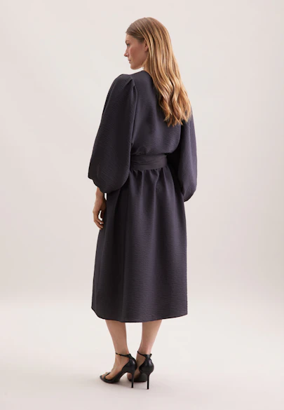 Blusenkleid mit Taillengürtel aus strukturierter Viskose in Grau |  Seidensticker Onlineshop