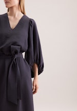 Blusenkleid mit Taillengürtel aus strukturierter Viskose in Grau |  Seidensticker Onlineshop