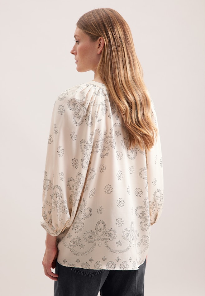 Shirtbluse mit Bandana- Print aus Viskosesatin in Ecru | Seidensticker Onlineshop
