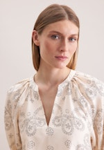 Shirtbluse mit Bandana- Print aus Viskosesatin in Ecru |  Seidensticker Onlineshop