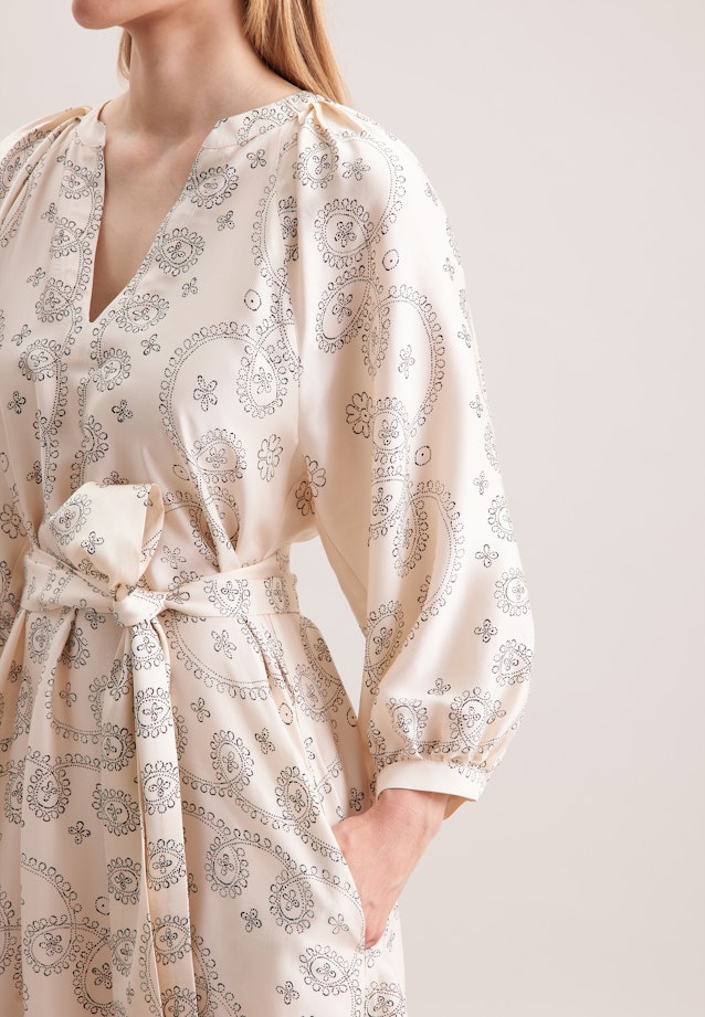 Blusenkleid mit Bandana- Print aus Viskosesatin in Ecru |  Seidensticker Onlineshop