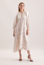 Blusenkleid mit Bandana- Print aus Viskosesatin in Ecru |  Seidensticker Onlineshop