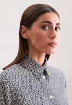 Hemdbluse aus Viskose mit Print in Dunkelblau |  Seidensticker Onlineshop