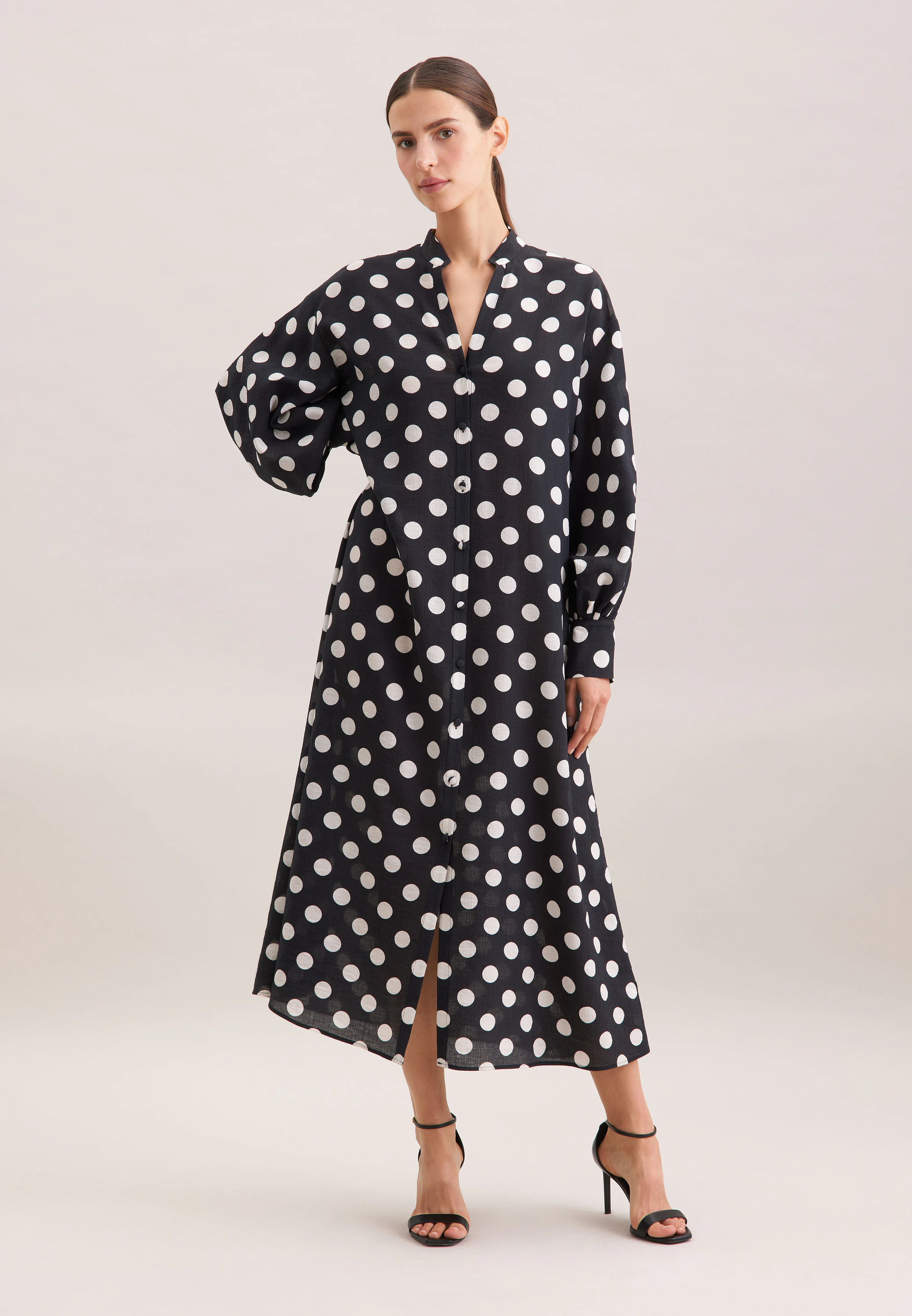 Blusenkleid in strukturierter Ware mit Tupfenprint Schwarz 38