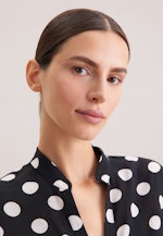 Blusenkleid in strukturierter Ware mit Tupfenprint in Schwarz |  Seidensticker Onlineshop