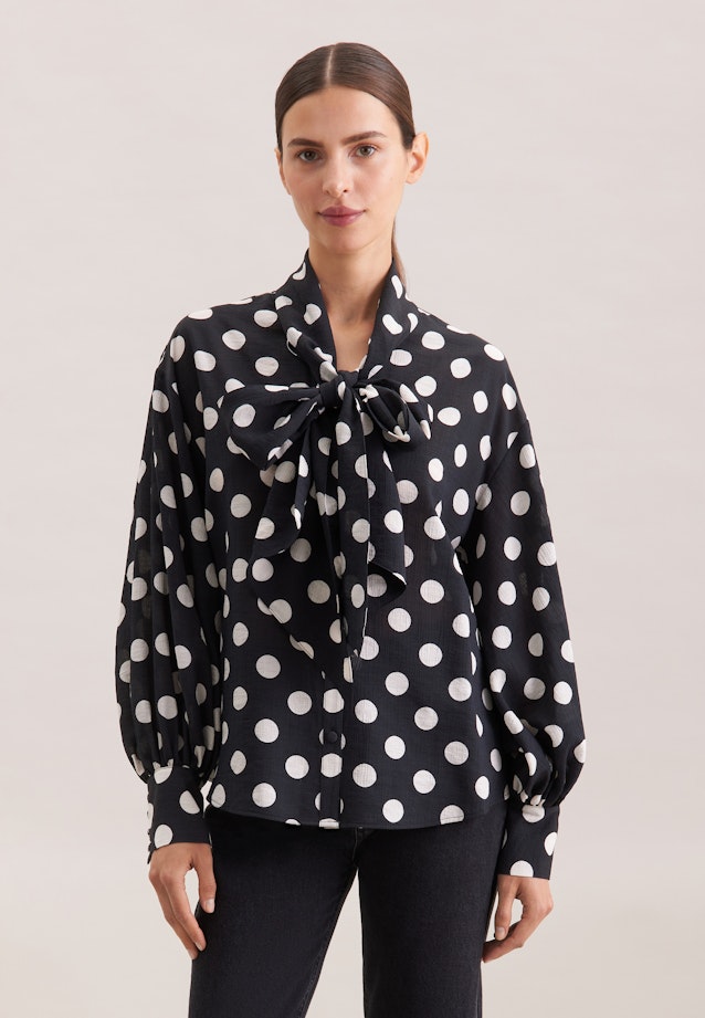 Schluppenbluse in strukturierter Ware mit Tupfenprint in Schwarz |  Seidensticker Onlineshop