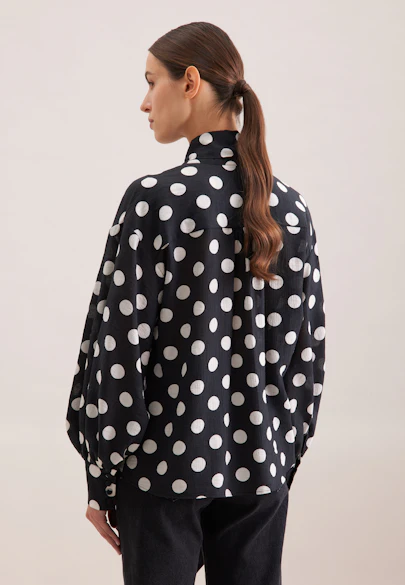 Bow blouse in textured fabric with polka dot print in Schwarz |  Seidensticker Onlineshop