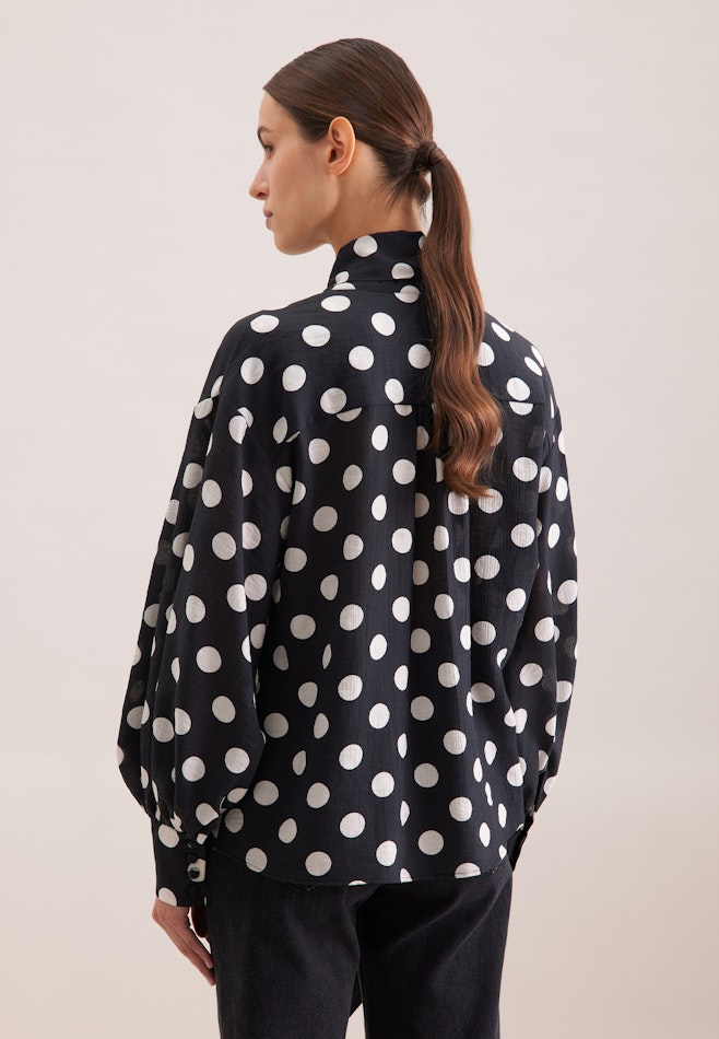 Schluppenbluse in strukturierter Ware mit Tupfenprint in Schwarz | Seidensticker Onlineshop